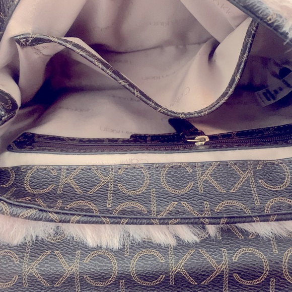 Calvin Klein Leilani Pebble pocketbook - Picture 2 of 4